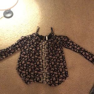 Flowy xhilaration top